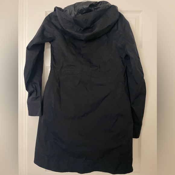 lululemon black rain jacket size 2 - Picture 4 of 9